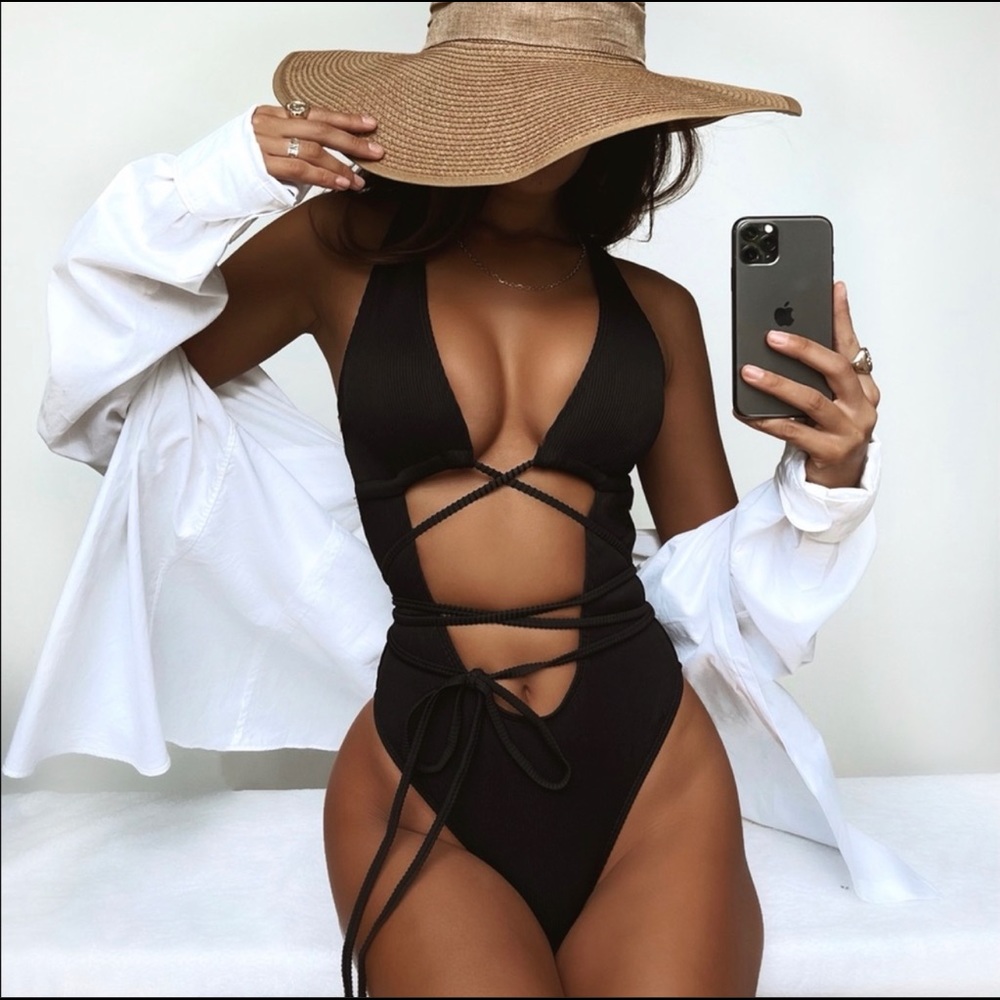 COPY - Black Ribbed Deep V Strappy Monokini - S